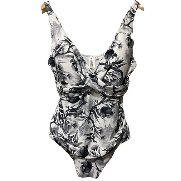 ArteSands NWT Women’s 18 D-G Cup Black White Bird Print Cross Front One-Piece - Picture 2 of 7